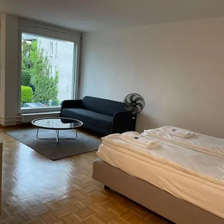 Charming In The Centre - Art 4