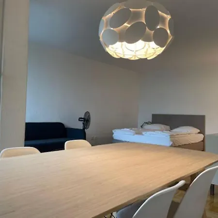 Charming In The Centre - Art 4 *