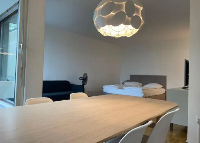 Charming In The Centre - Art 4 *